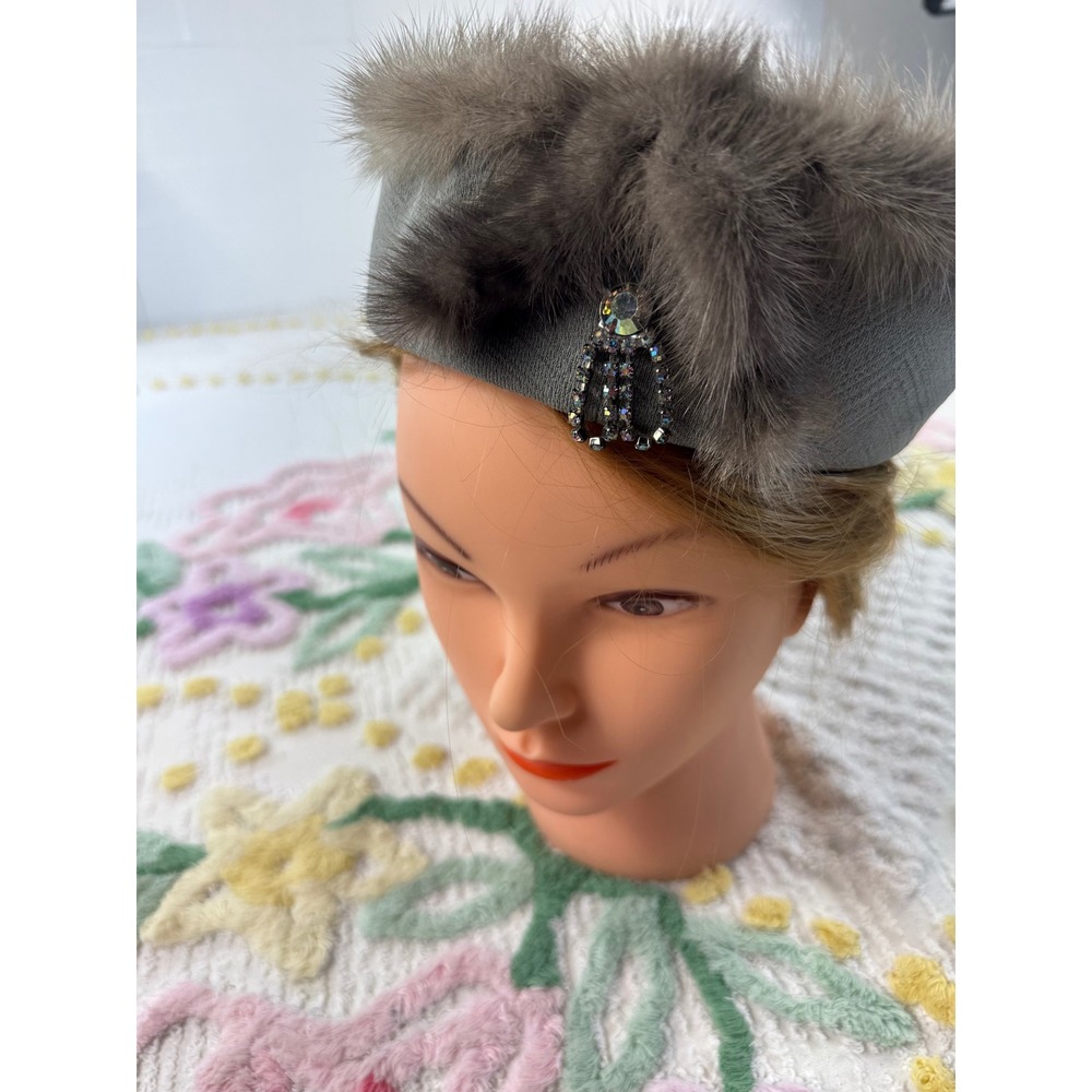 Vintage Grey Pillbox Hat Real Fur Trim Rhinestone Brooch Detail Mid-Century - Picture 3 of 7